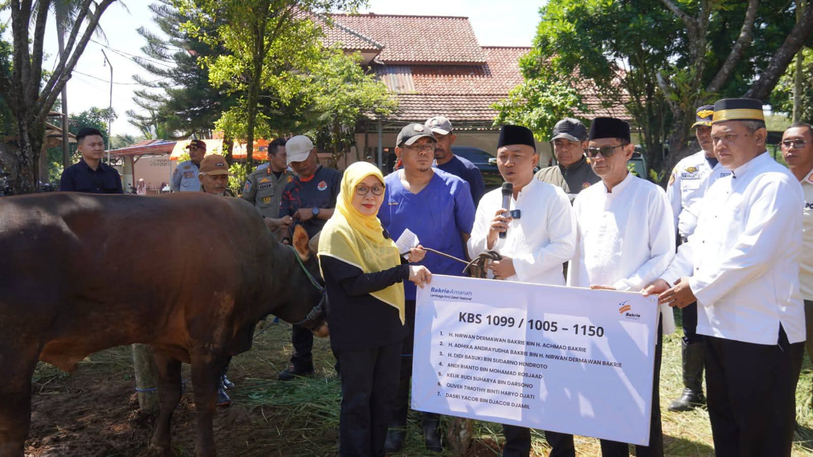 Pemkab Sukabumi Terima Tujuh Ekor Sapi Kurban Dari Laznas Bakrie Amanah Kepada Masyarakat