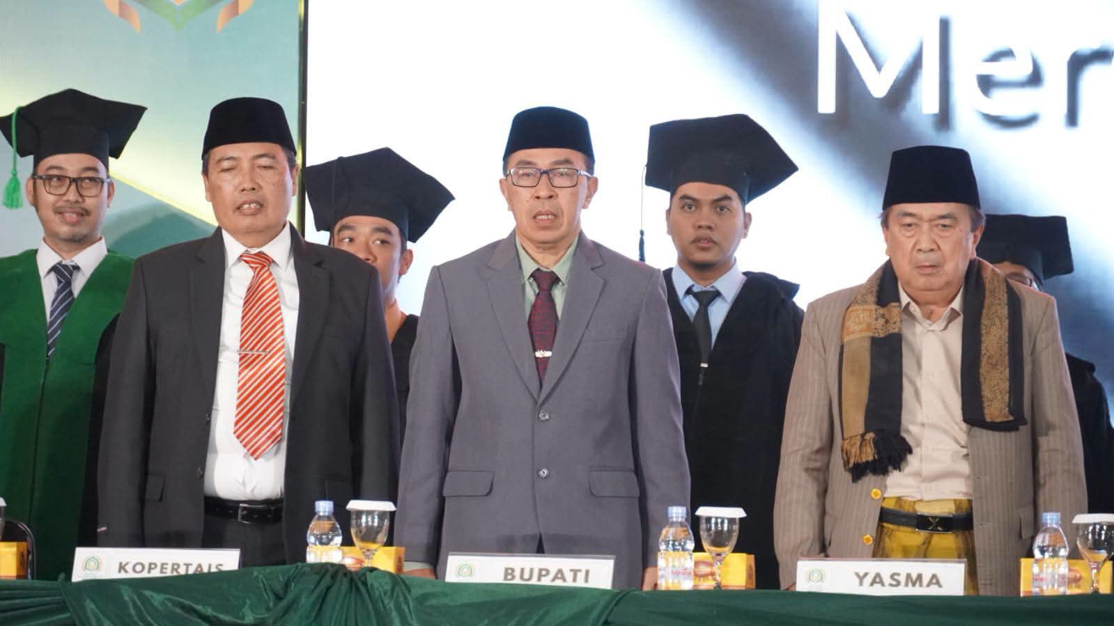 Wisuda Dan Dies Natalis Ke 44 Institut Al Masthuriyah Sukabumi, Sekda” Terapkan Ilmu Dengan Amanah Dan Integritas”
