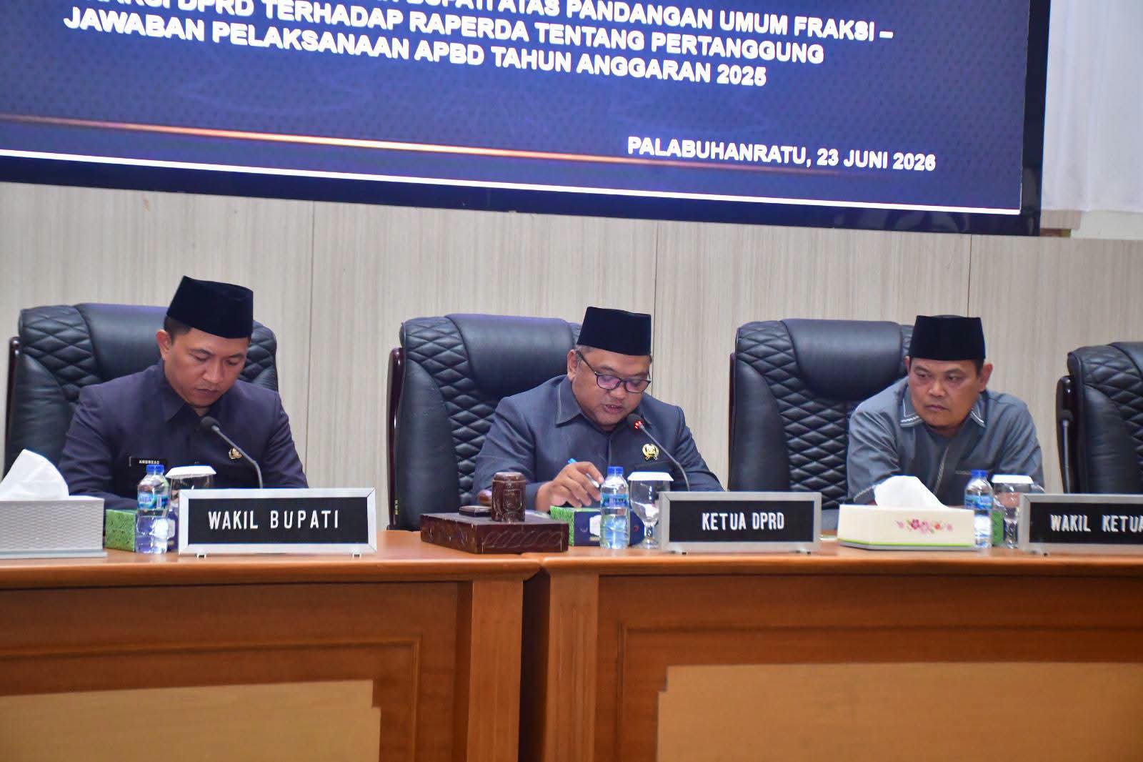 Wabup Sukabumi Mewakili Bupati Di Rapat Paripurna DPRD, Penyampaian Jawaban Bupati Sukabumi Atas Pandangan Umum Fraksi