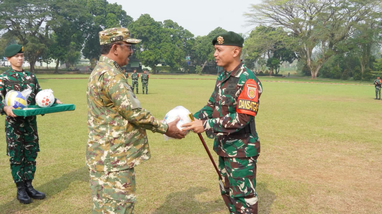 Bupati Sukabumi H.Asep Japar Sampaikan Kebanggan Atas Keikutsertaan Yon Armed 13 Nanggala Dalam Satgas Pamtas RI-Malaysia