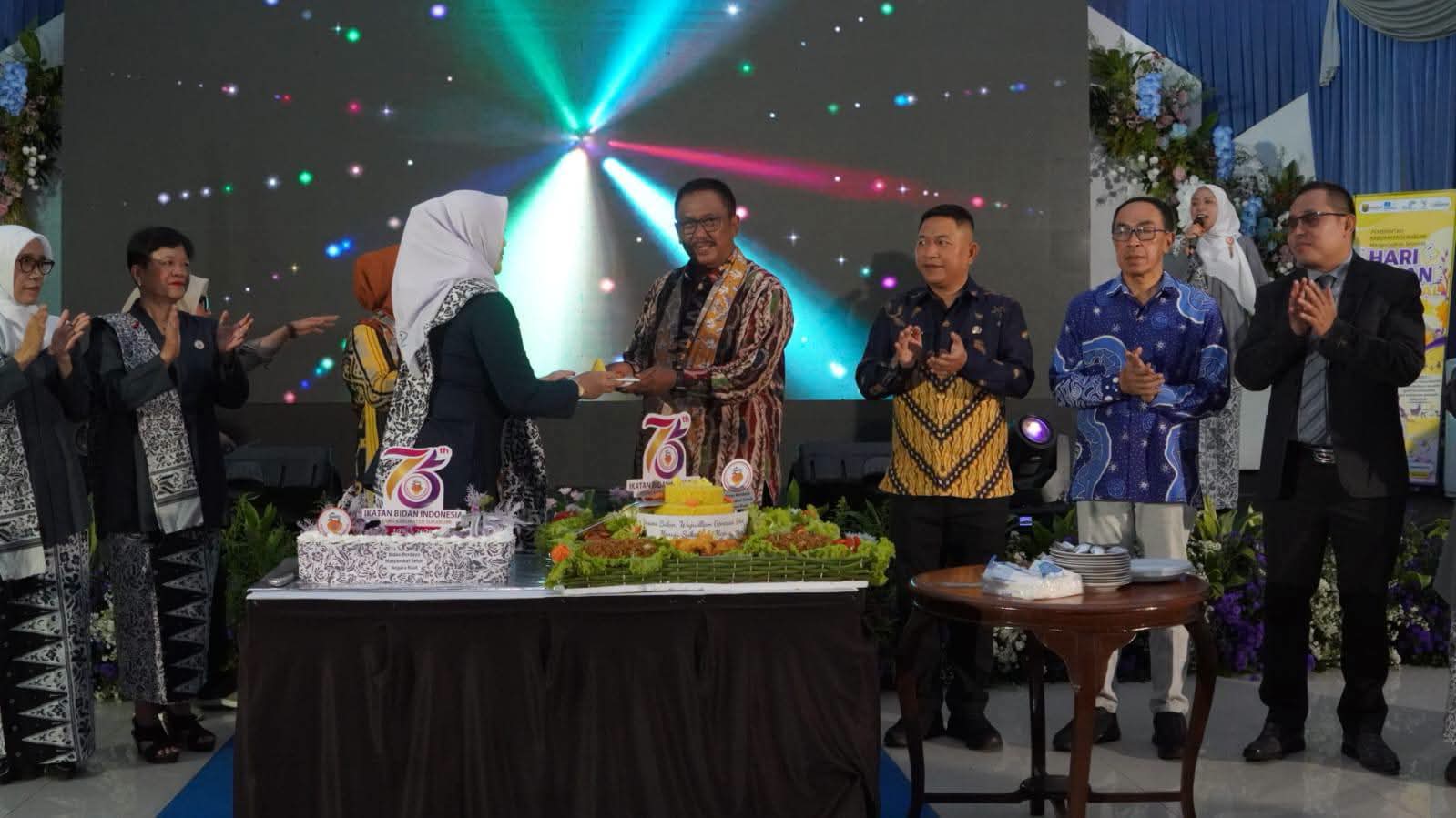 Bupati Sukabumi H. Asep Japar Menghadiri HuT Ke 75 IBI, Bupati “Apresiasi Peran Penting Bidan Dalam Layanan Kesehatan”