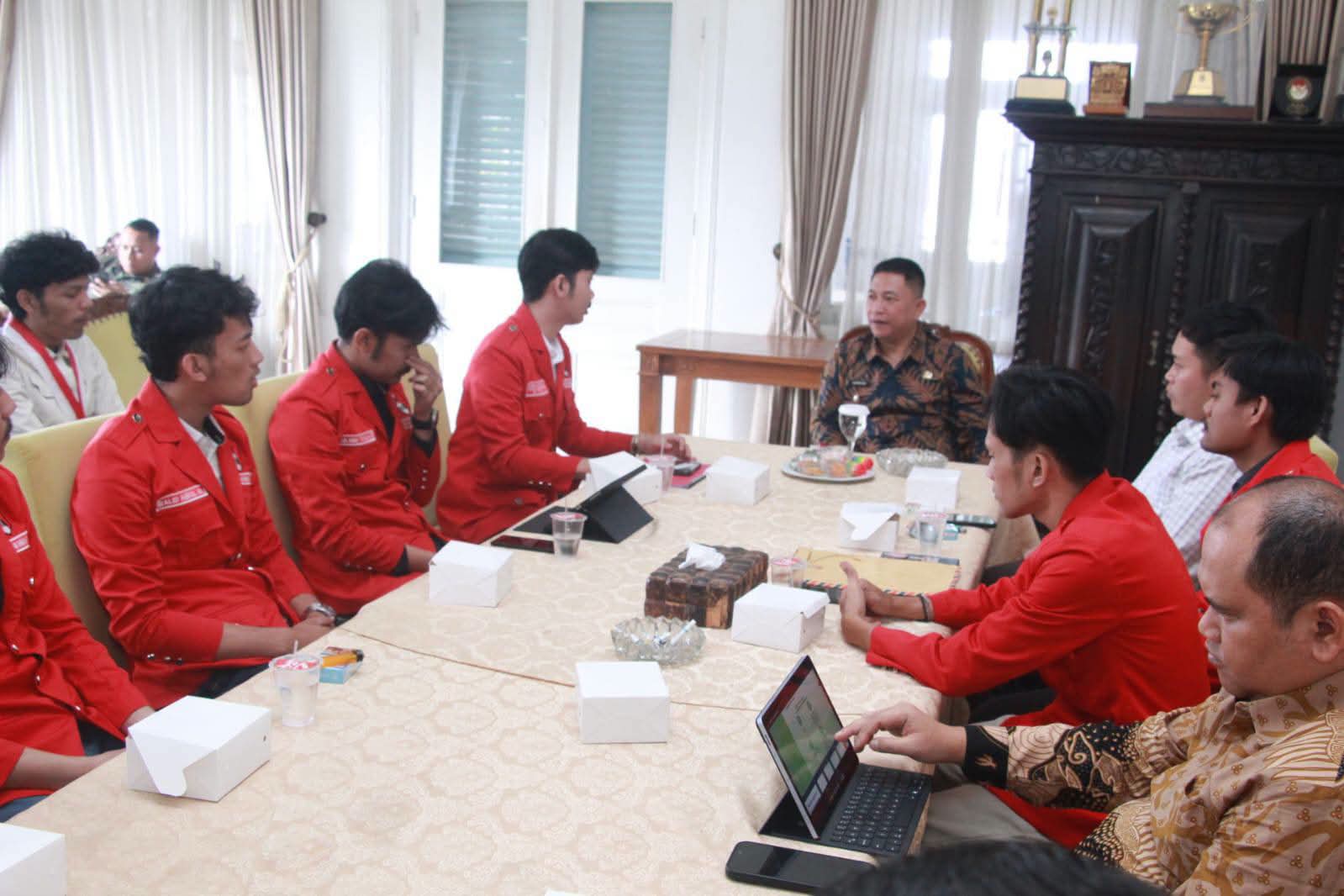 Wakil Bupati Sukabumi Terima Audiensi Pengurus GMNI Sukabumi Raya, Bahas Gagasan Pembangunan Daerah