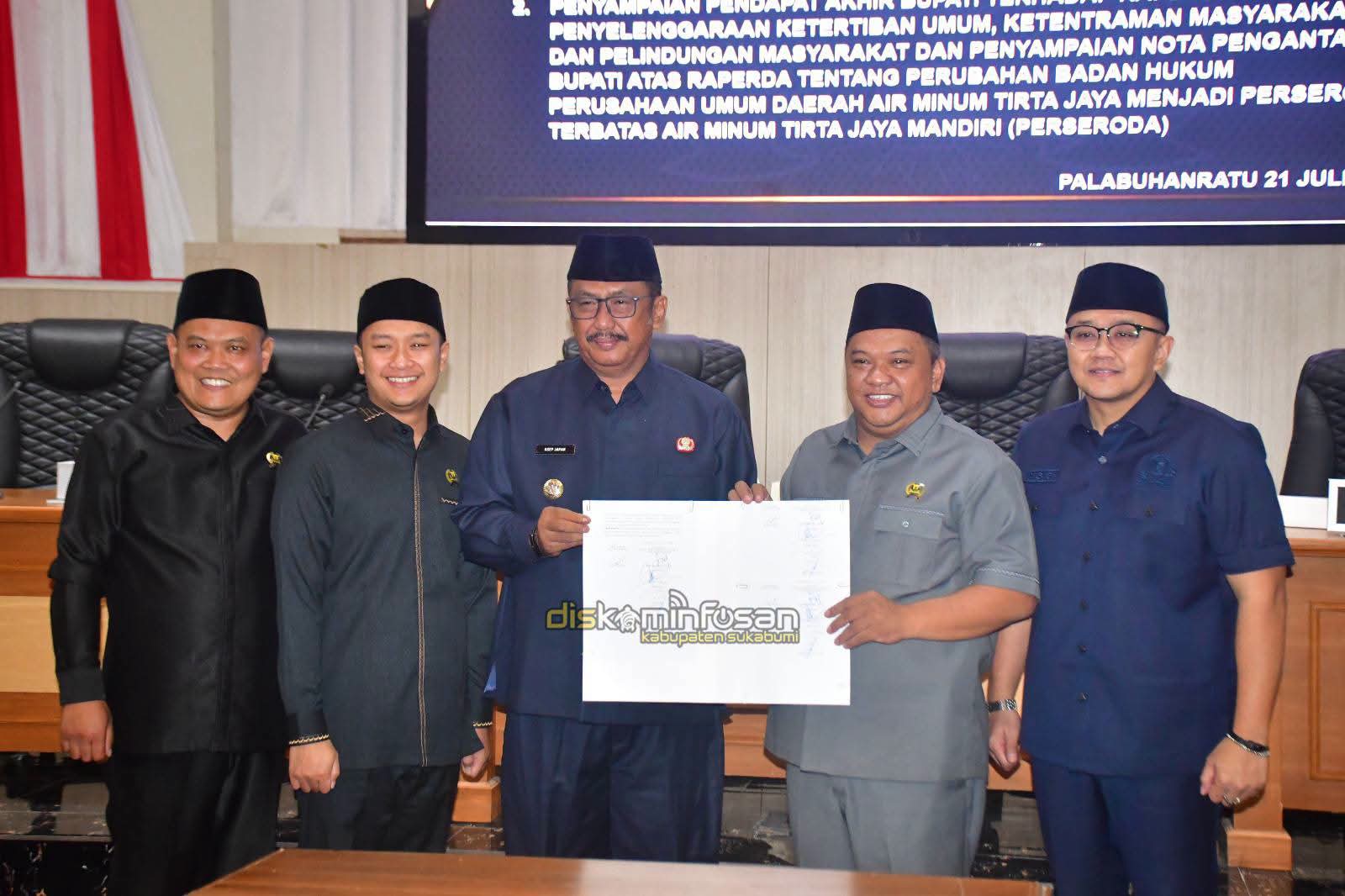 Bupati Sukabumi Hadiri Rapat Paripurna DPRD, Bupati Sampaikan Nota Pengantar Perubahan Badan Hukum Perumda Menjadi Perseroda