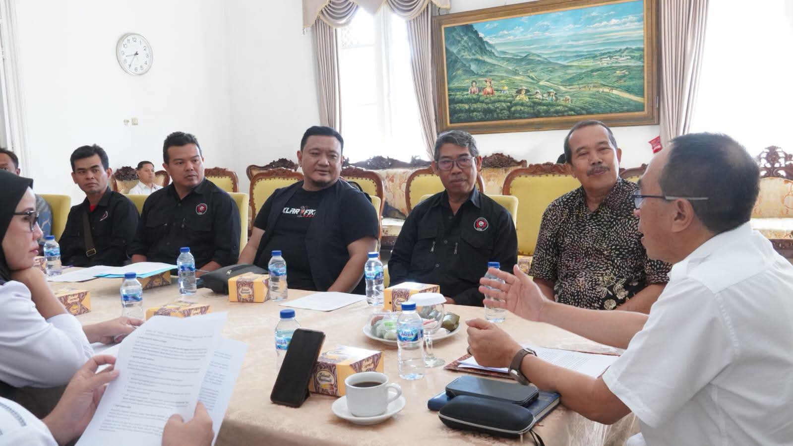 Sekda Kabupaten Sukabumi H. Ade Suryaman Bersama RUBI Bahas Potensi Dan Perkembangan Bonsai Di Kabupaten Sukabumi